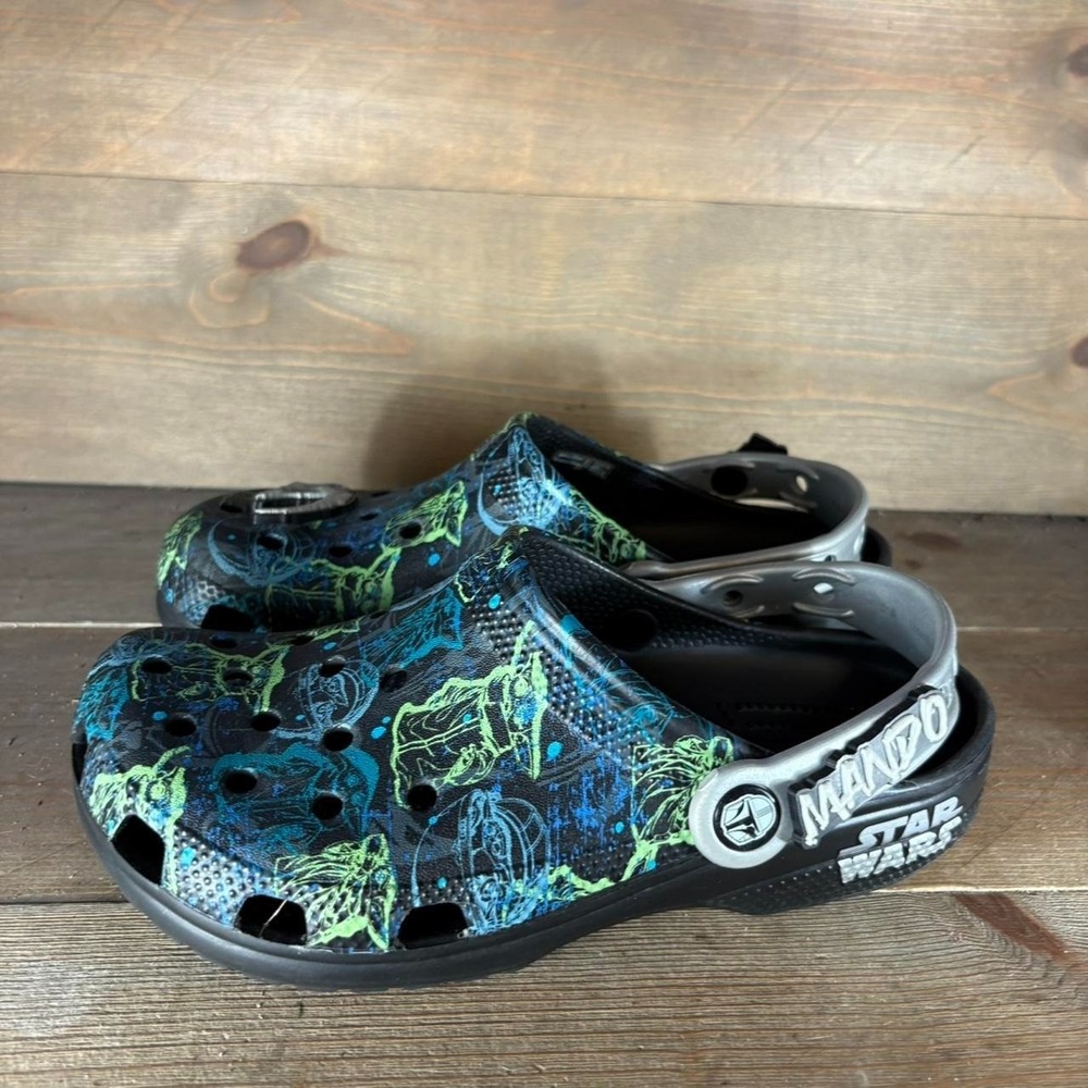 crocs classic womens size 6 shoes disney mandalorian the child clogs sandals